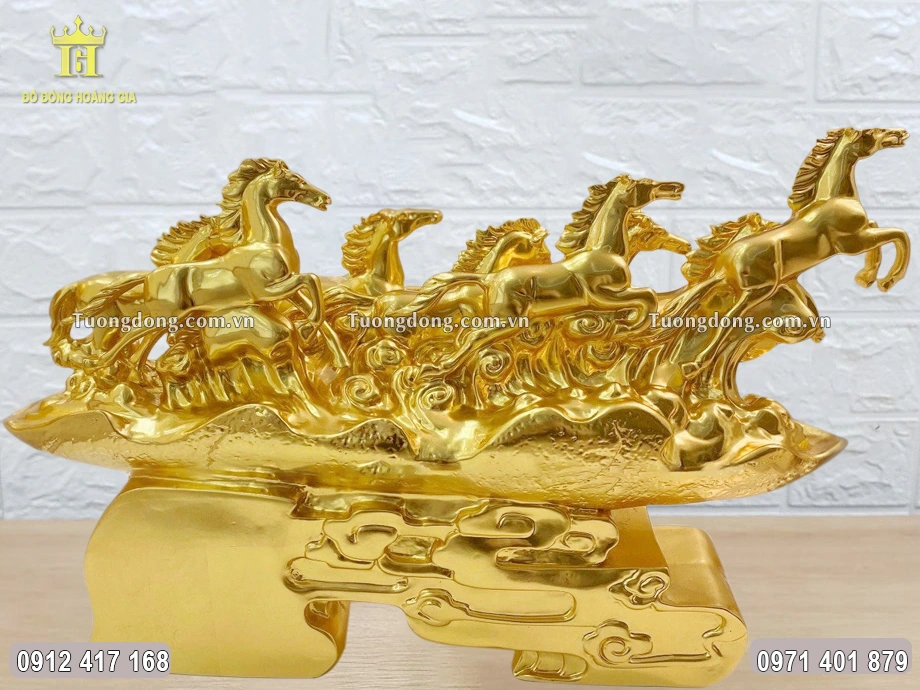 Hình ảnh phía sau của bức tượng ngựa